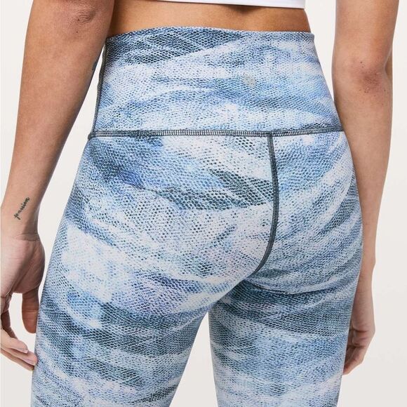 Lululemon athletica • Wunder Under High-Rise 7/8 Tight *Full-On Luxtreme 25" - Picture 3 of 9